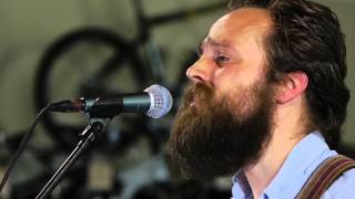 Iron & Wine - Upward Over The Mountain (Live on KEXP) chords