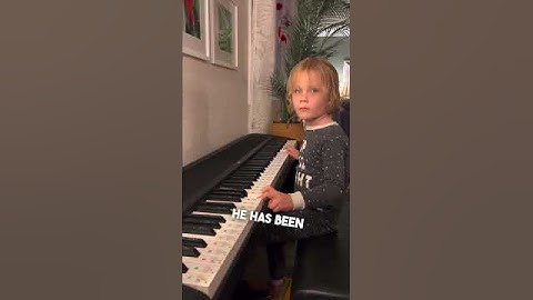 This little boy learned the piano by himself 😱
