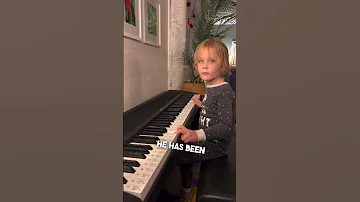 This little boy learned the piano by himself 😱