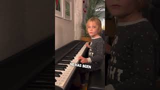 This little boy learned the piano by himself 😱 Resimi