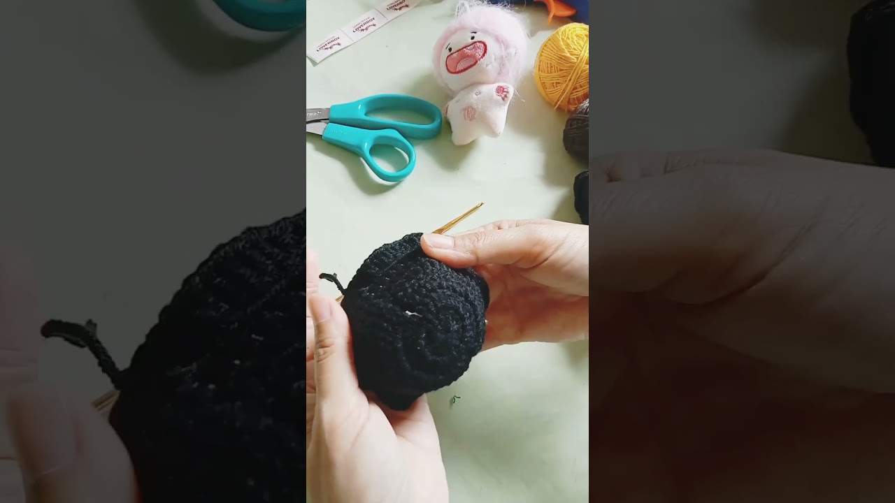 Topi rajut boneka Gomdolee / kpop doll 10cm 