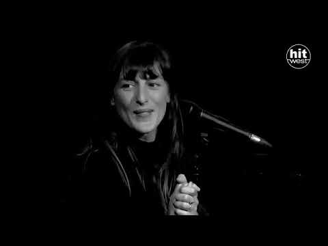 Juliette Armanet A la Folie live + Saxo - YouTube