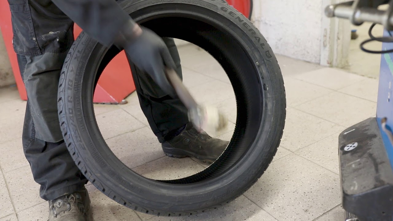 Hvordan skifte dekk med en dekkskiftmaskin