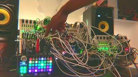 She Reaches For The Moon/eurorack modular lofi ambient