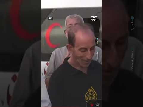 وقف خلف الكاميرا ليطمئن أهله عليه