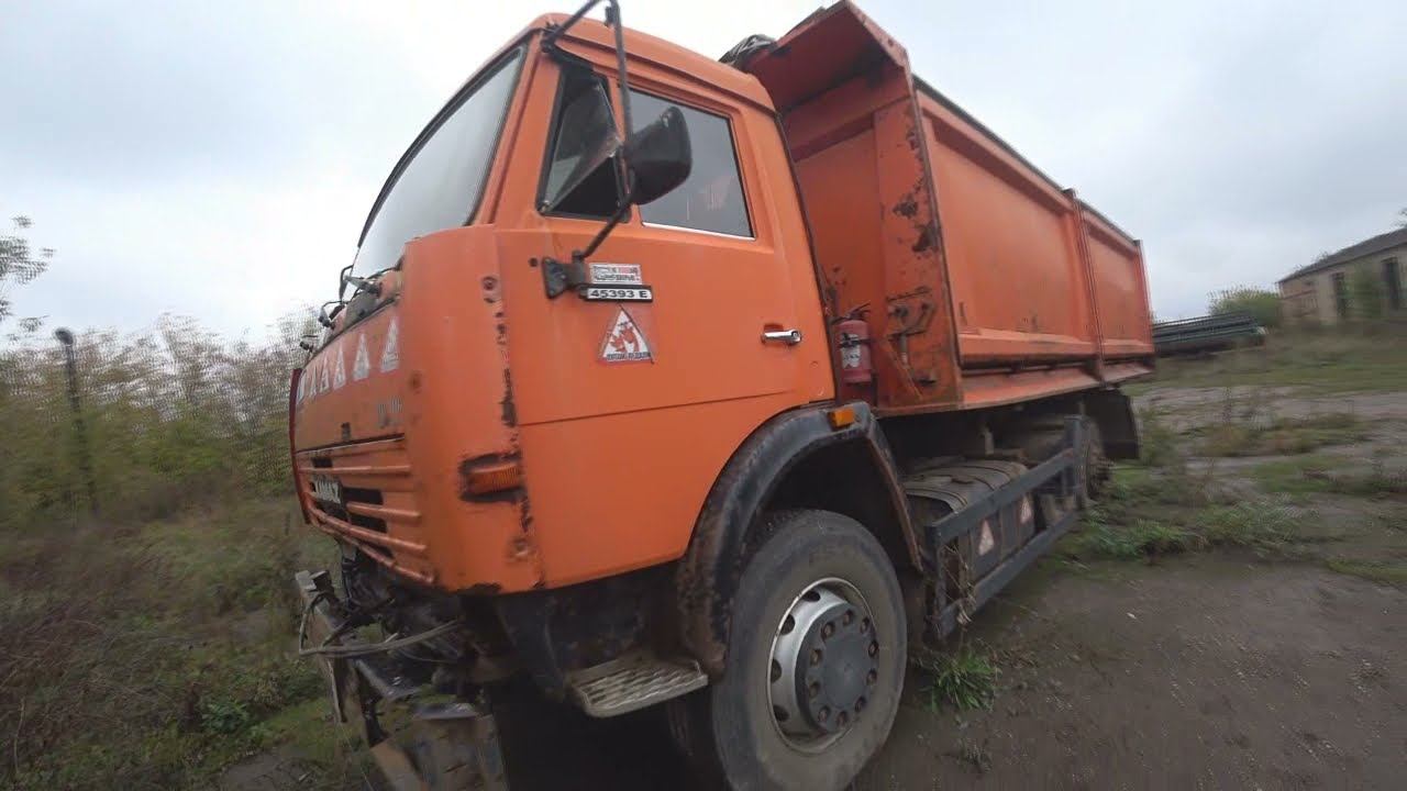 Трактор вытягивает камаз