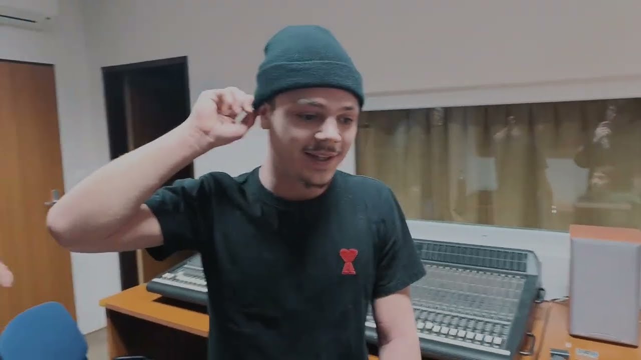 BEHIND THE SCENES vianocna posta