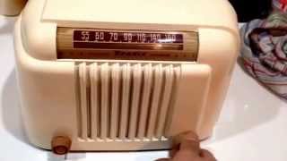 SMART LOOKING 1947 Ivory Bendix Aviation Model 526A Bakelite AM Tube AM Radio WORKS!