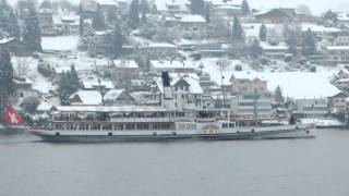Dampfschiff Uri Vor Winterlicher Kulisse