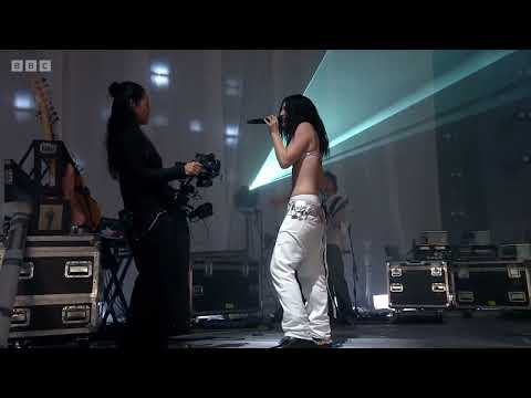 Lorde - Green Light (Glastonbury 2025)