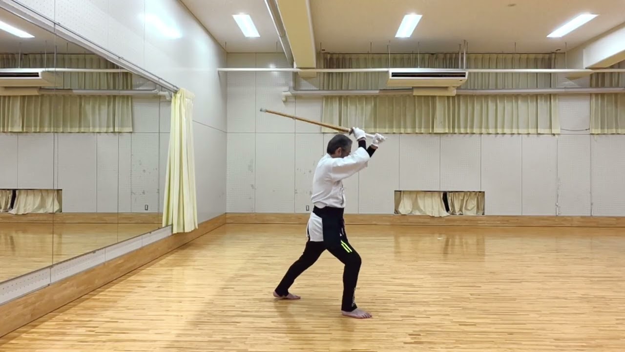 KENDO剣道日記: 胴打ちの足捌きを研究：How to hit DO nicely.　胴を上手に打てるように成ろう！