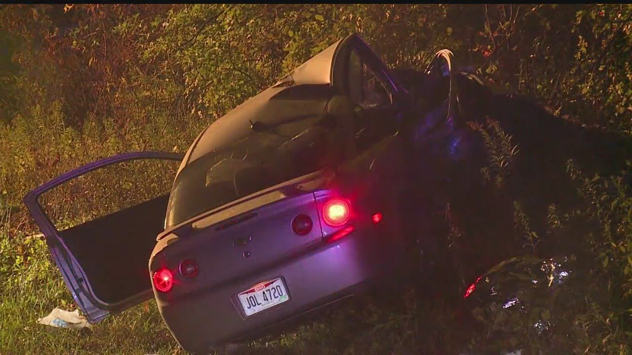Woman dies following crash in Youngstown - YouTube