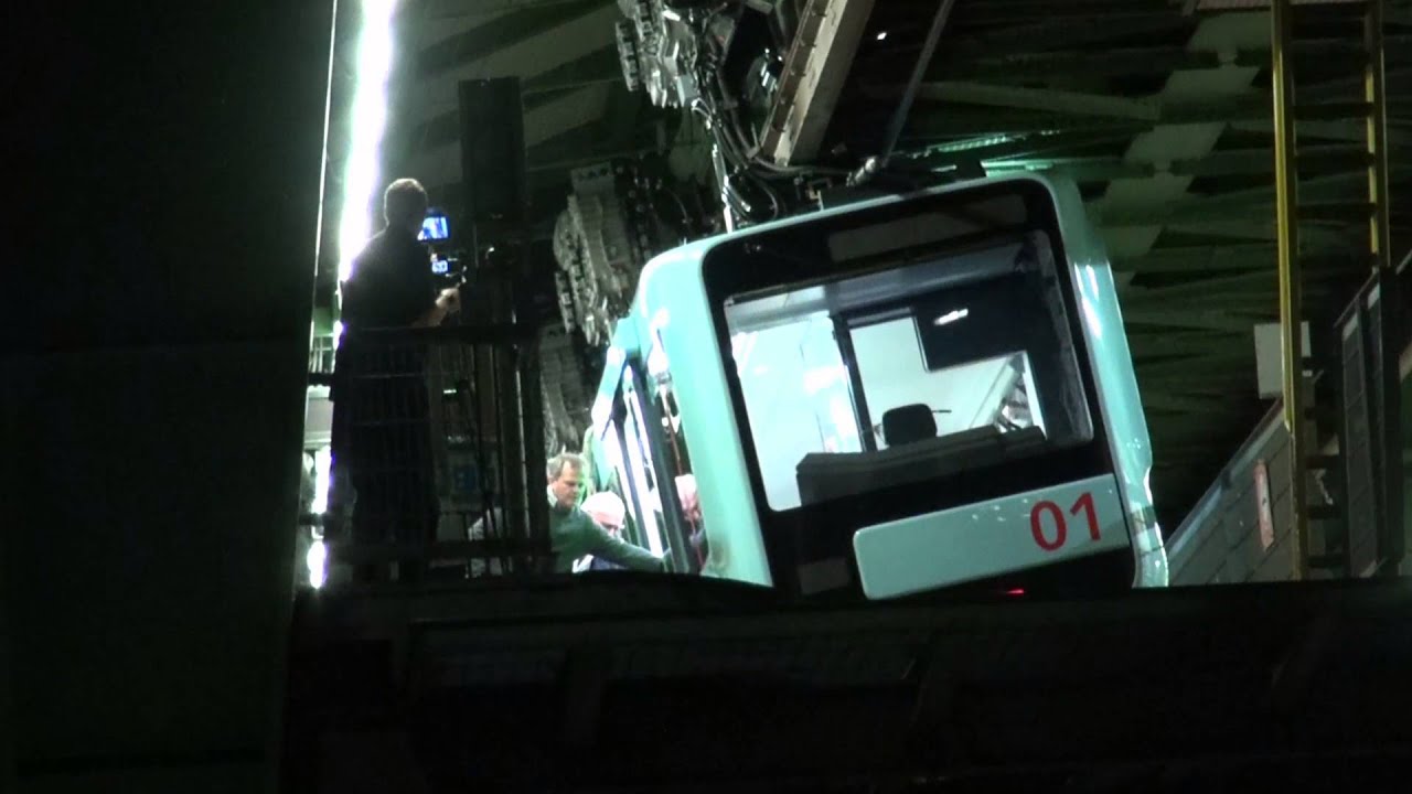 Testfahrt der neuen Schwebebahn GT15    9.2.2016