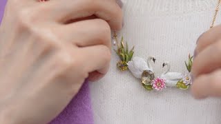 今日のコーデ257　Les Nereides レネレイド　Akcy30112羽のスワンと睡蓮のネックレス