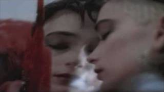 Video thumbnail of "Nika+Rory - I'm Not Going Anywhere"