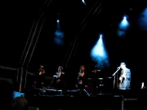 Suzanne - Leonard Cohen Perth 2009