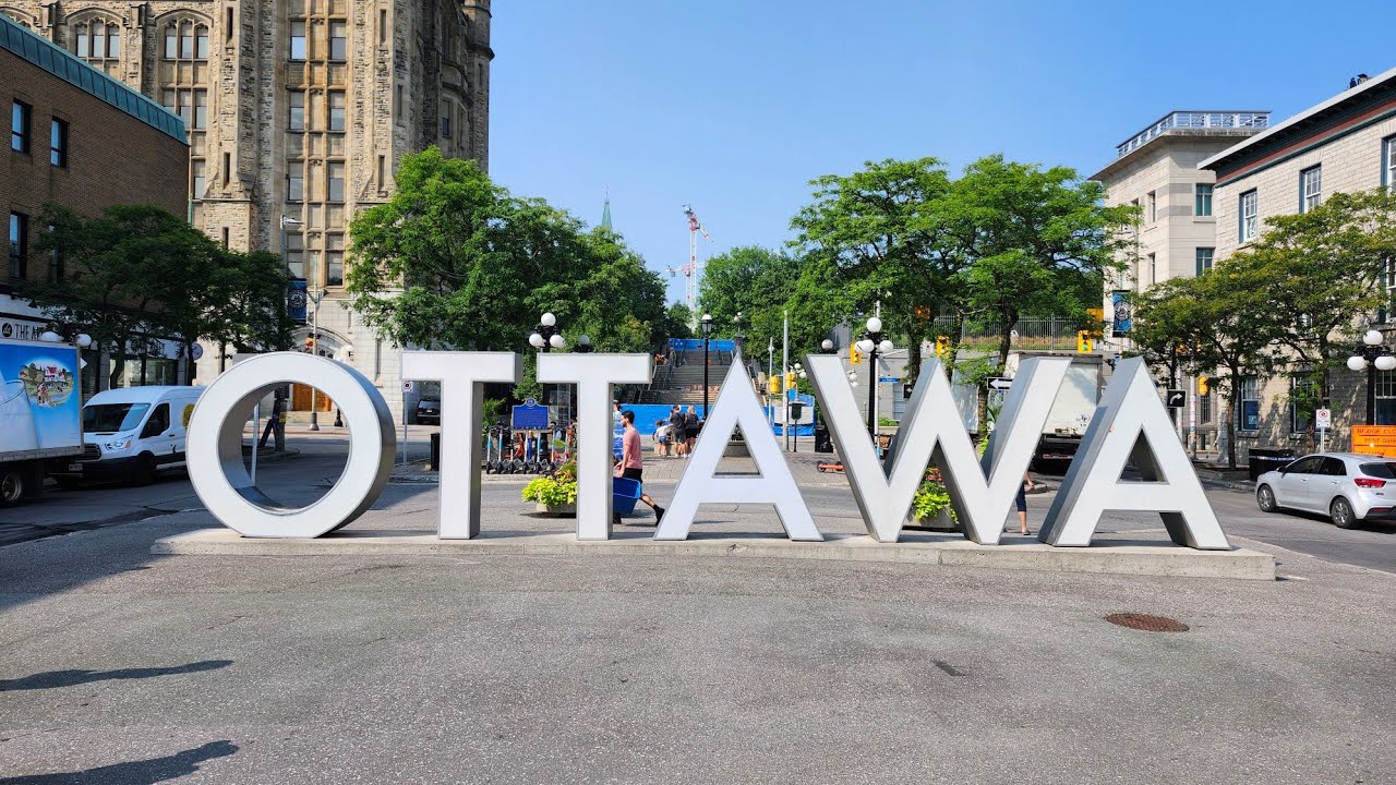 Ottawa Ontario - Episode 2 Cruising the Rideau Canal