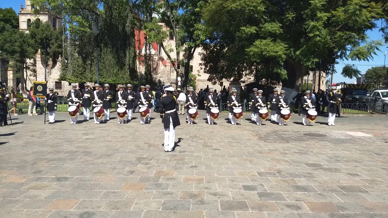 Tres de Diana. Interpretación: BANDA DE GUERRA del Instituto