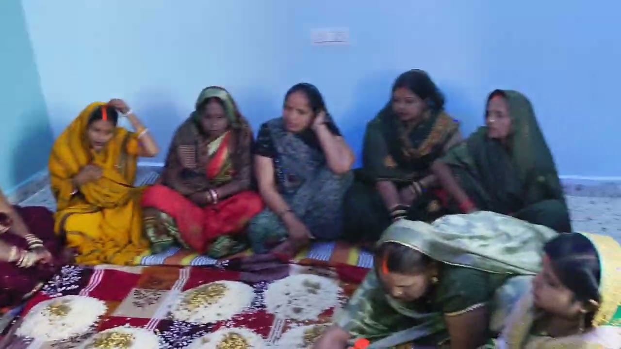 है सासू अंगना लिपाई डा आई है आसानी मैया🙏♥️