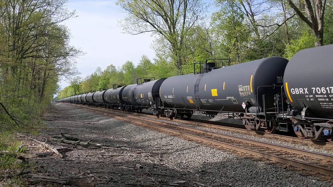 NS 1072 (ILLINOIS TERMINAL) LEADS OIL TRAIN