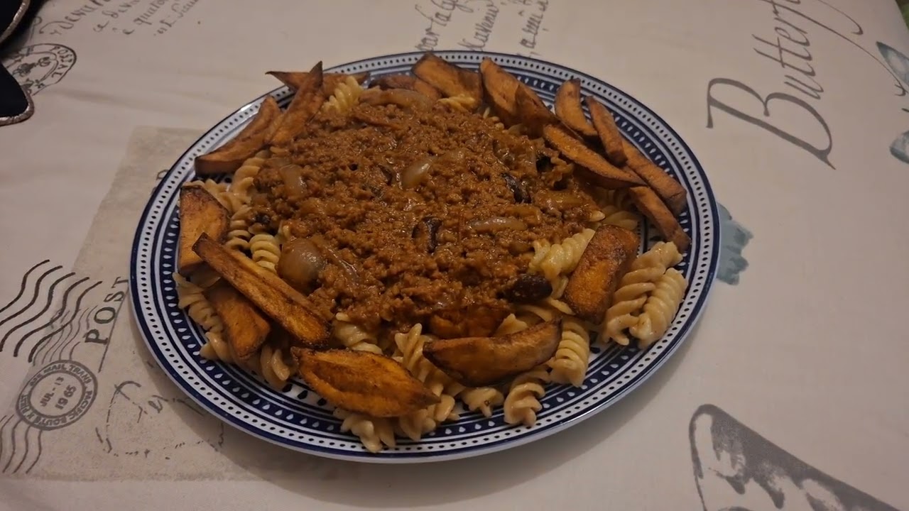 Home Made Chilli with Pasta and Chips