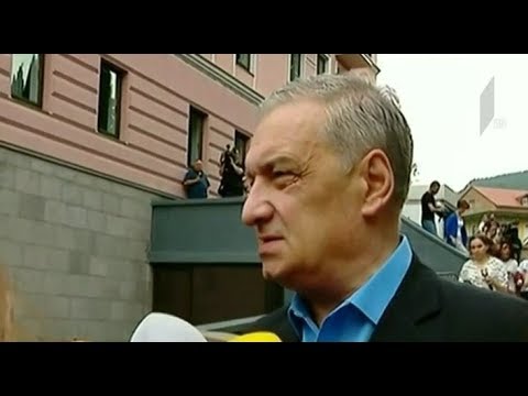 „ქართული ოცნების“ ოფისში პოლიტსაბჭოს სხდომა იმართება