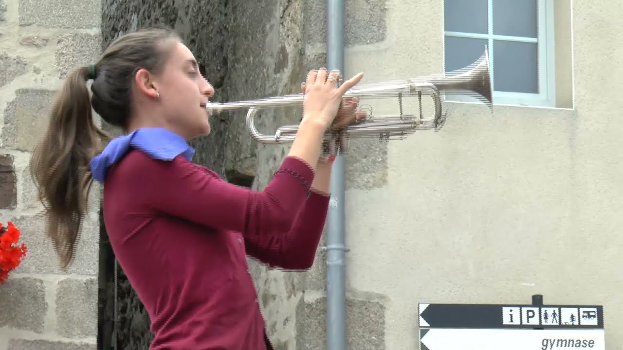 Watch Balkan Paradise Orchestra Place de la mairie "Mesecina" on YouTube Watch Balkan Paradise Orchestra Place de la mairie "Mesecina" on YouTube