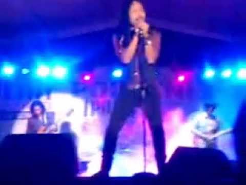 YouTubeでIpang & Daddy And The Hot Tea (Live! In Porseni Fakultas Pertanian USU, Medan, 03 Mei 2013)を視聴