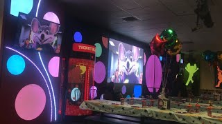 Chuck E. Cha Cha w/Countdown - Chuck E Cheese Circles Of Lights Wilshire Los Angeles