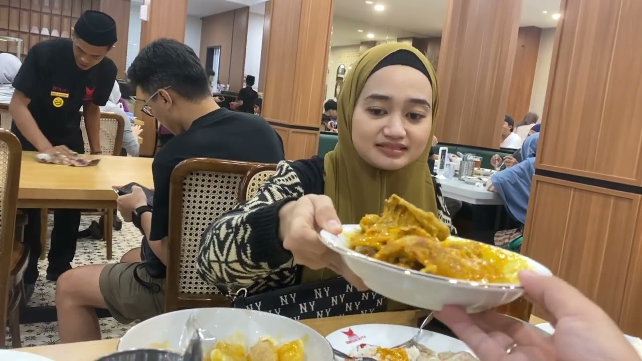 MAKAN PADANG SIMPANG RAYA DI MANAHAN SOLO