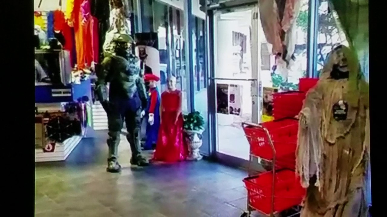 Getting scared at Spotlite Magic and Costumes Tulsa, Ok YouTube