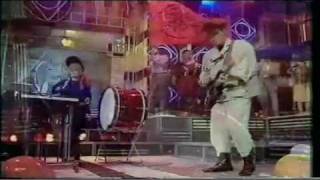 Thompson Twins - Hold Me Now chords