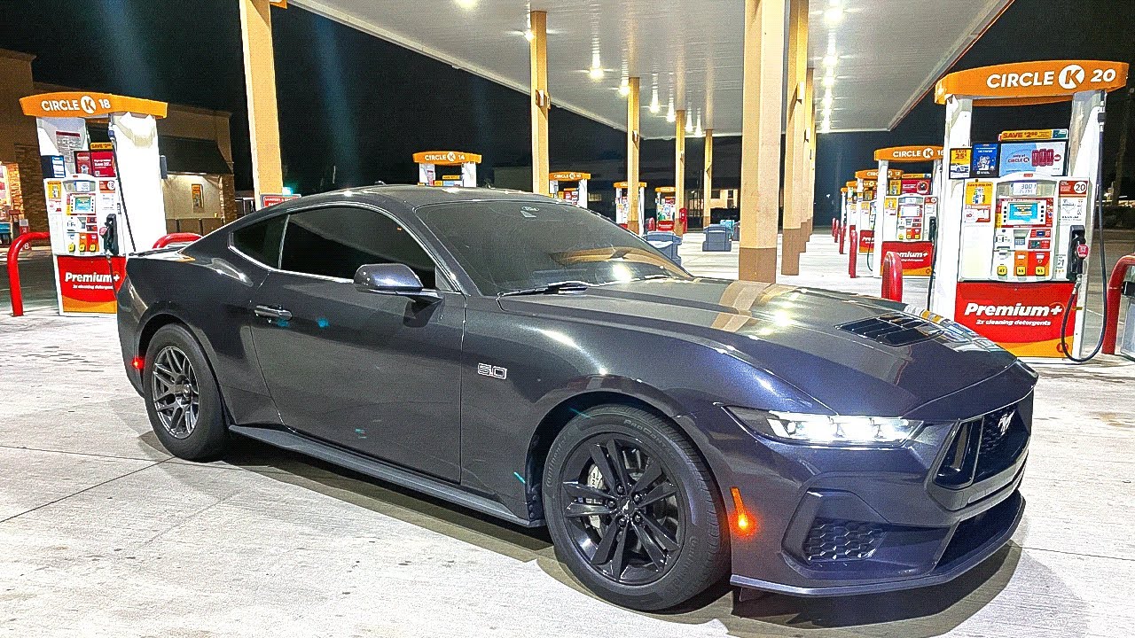 Видео от первого лица: Mustang GT S650 без катализатора мчится по городу в 2 часа ночи.