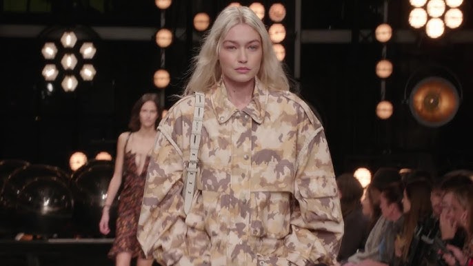 Louis Vuitton Spring Summer 2023 Women - RUNWAY MAGAZINE ® Official