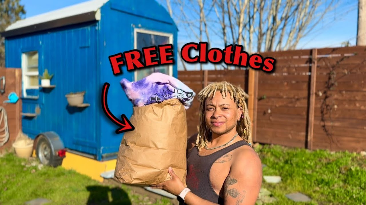 Я устроила себе бесплатный шопинг и купила много одежды.