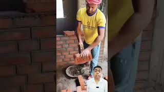 mistri ke hath me plumb bob hai