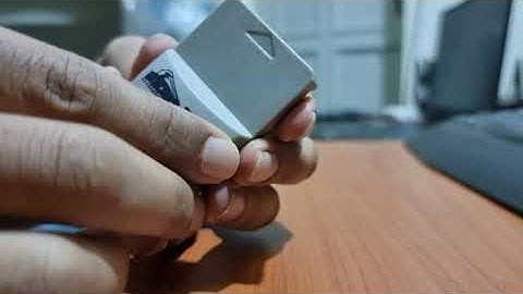 Inside a Playstation One (PS1) "Pelican Accessories" 72MB Memory card