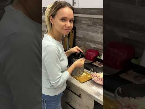 КОГДА ВСПОМНИЛ,ЧТО ЗАВТРА 8 МАРТА 😀#семьяколода #8марта #шортс #приколы #юмор #лучшиеприколы