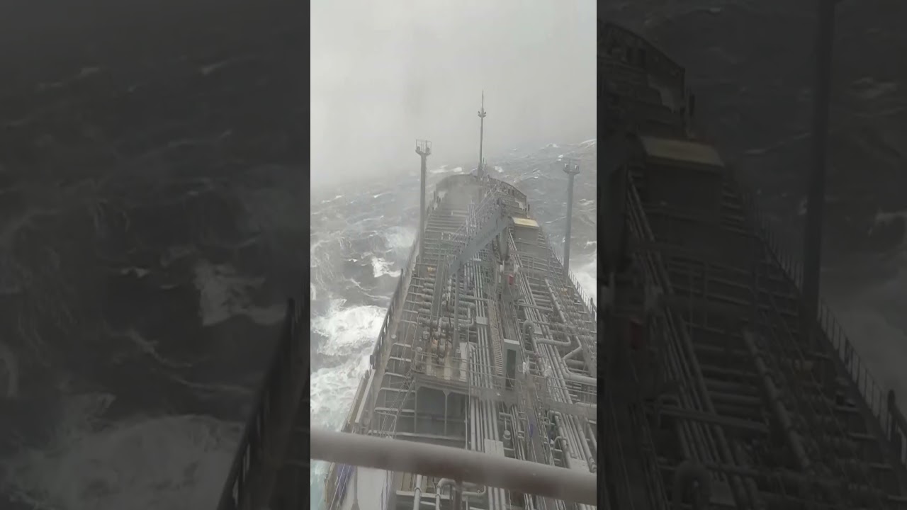 Oil Tanker VS MONSTER WAVES
