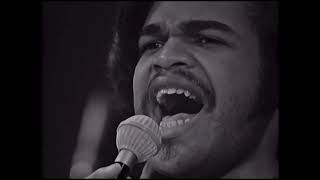 Edwin Hawkins Singers Feat. Walter Hawkins and Edwin Hawkins - He's Got The Whole World In His Hands