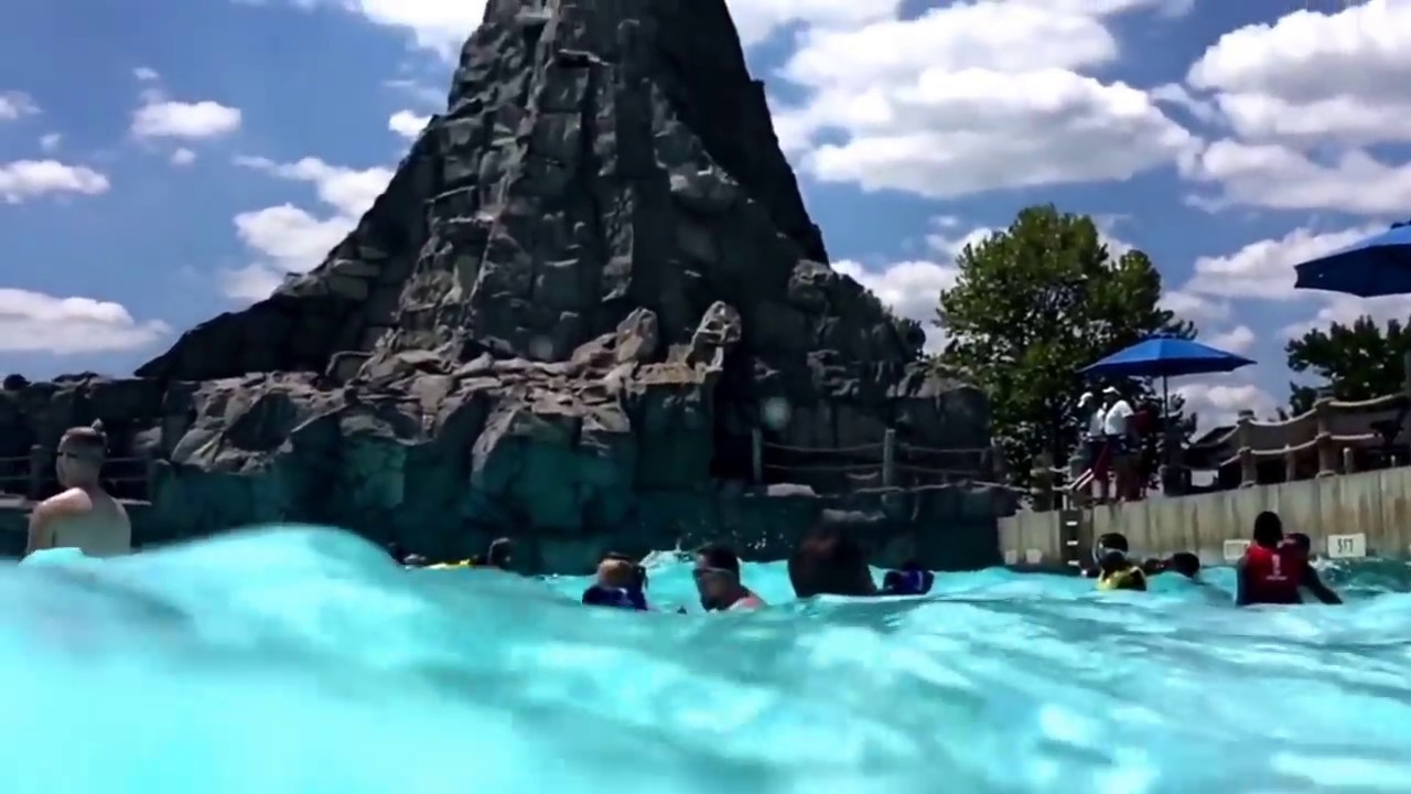 Six Flags St. Louis waterpark - YouTube