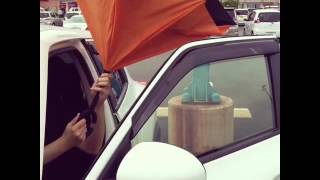 両手が使えるC型の逆折り式二重傘　人気絶好調逆さま傘　梅雨にぴったりの商品！