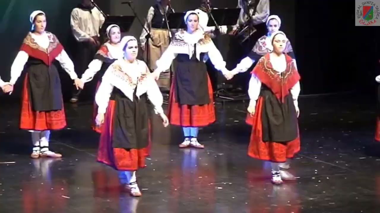 SOINU ZAHARRAK. 42.Euskal Herriko Dantza Agerketa. 2014-09-21. Basauri, Social Antzokia.