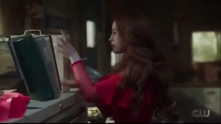 Riverdale 5x17 Veronica broke her hand Cheryl use ...
