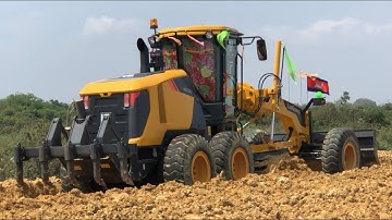 Best new motor grader LIUGONG 4215D working on the road construction