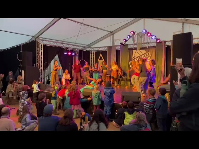 Baile Africano, (Bali) con música en vivo.