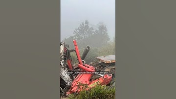 Xe container chở cột điện lao xuống vực khiến 2 người tuvong