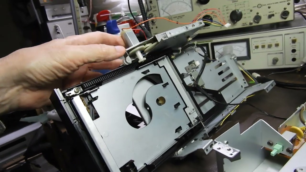 Marantz CD-84 with the drawer that was hesitant to travel