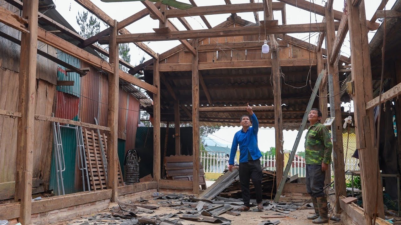 Buying an Old Wooden House, Dismantling It with Father and Daughter |Family farm 