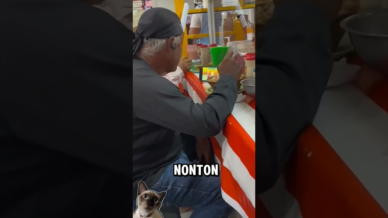 Makan Sambil nonton Spongebob